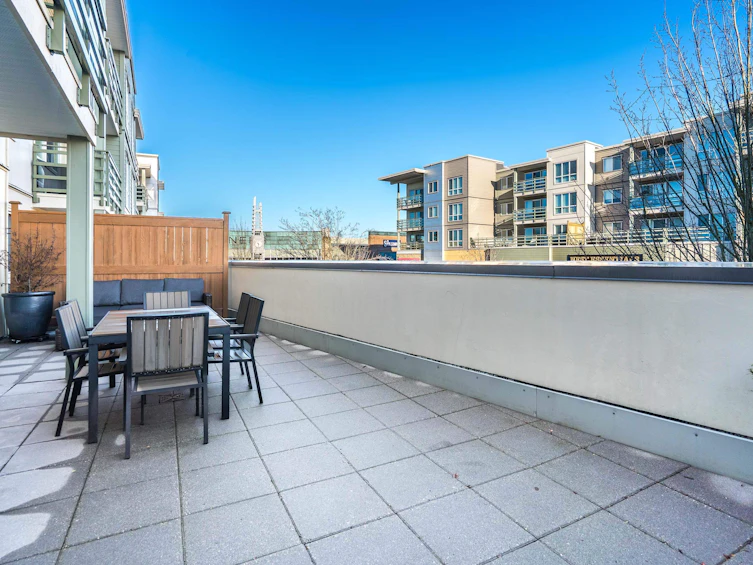 220-15735 Croydon Drive, Surrey, BC, V3Z 2L5 - 15