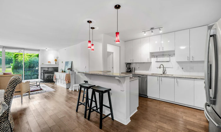 408-7080 St. Albans Road