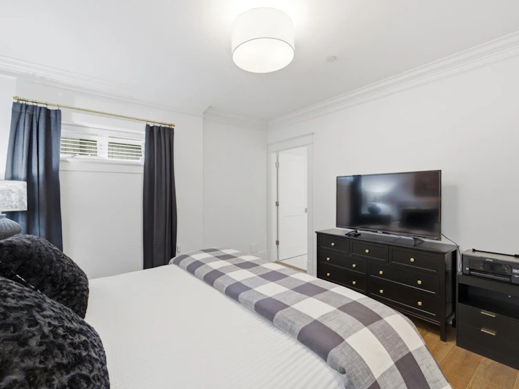 3176 Burrard Street, Vancouver, BC, V6J 2L9 - 13