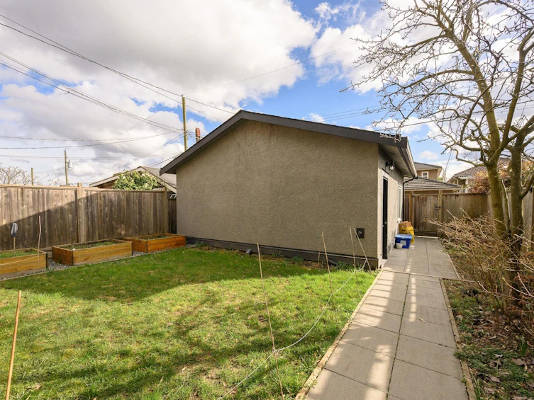 2834 E Georgia Street, Vancouver, BC, V5K 2K4 - 40