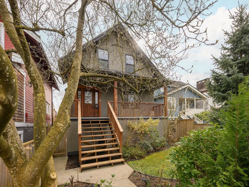 2834 E Georgia Street, Vancouver BC V5K 2K4