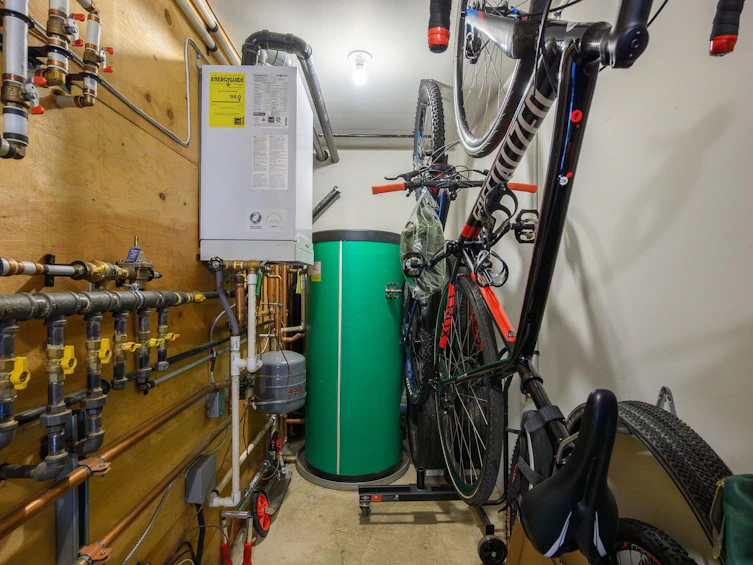 2834 E Georgia Street, Vancouver, BC, V5K 2K4 - 34