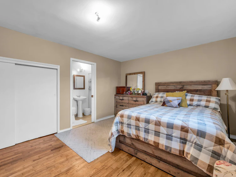 450 W 15th Street, North Vancouver, BC, V7M 1S6 - 13