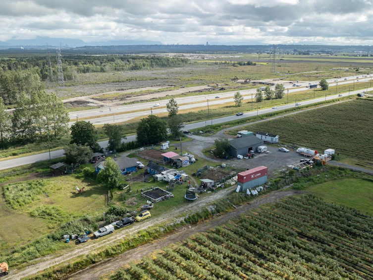 8442 Ladner Trunk Road, Delta, BC, V4K 3N3 - 13