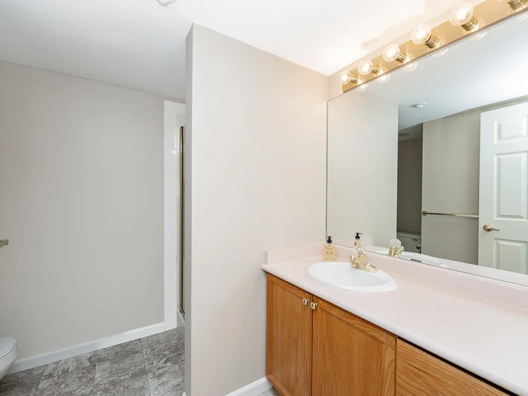 37-323 Governors Court, New Westminster, BC, V3L 5S6 - 29