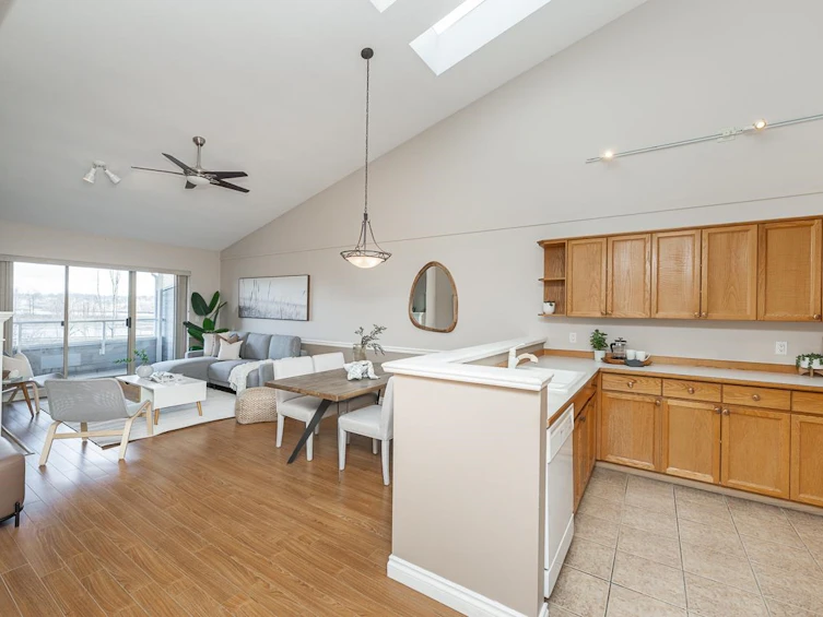 37-323 Governors Court, New Westminster, BC, V3L 5S6 - 5
