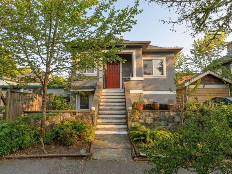 2156 E Pender Street, Vancouver BC V5L 1X2