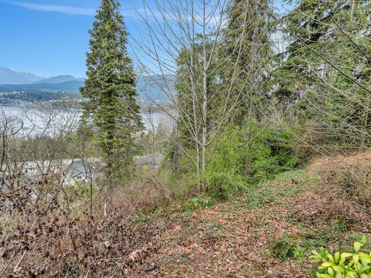 7356 Braeside Drive, Burnaby, BC, V5A 1G1 - 25