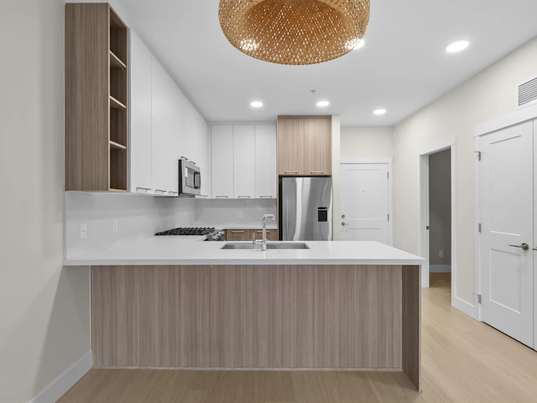 102-14022 North Bluff Road, Surrey, BC, V4B 3C3 - 14