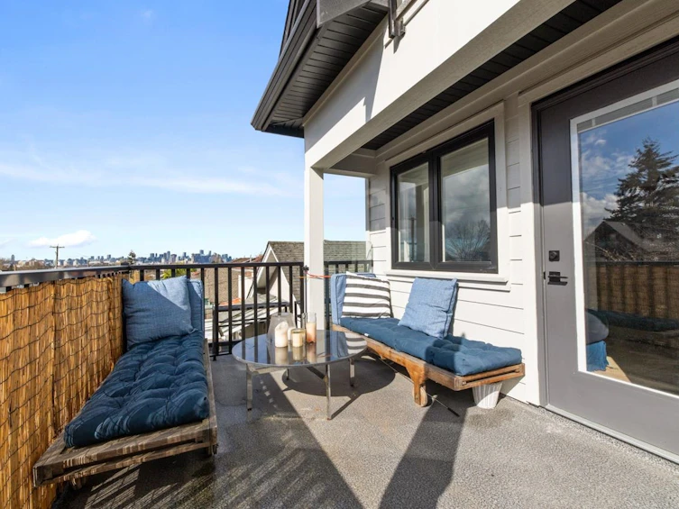 2558 Dundas Street, Vancouver, BC, V5K 1P8 - 2