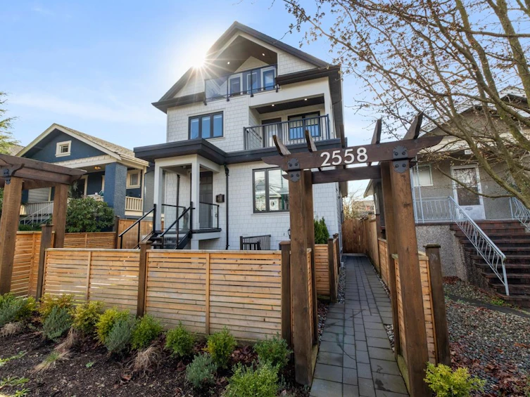 2558 Dundas Street, Vancouver, BC, V5K 1P8 - 36