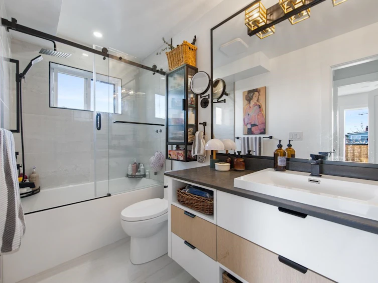 2558 Dundas Street, Vancouver, BC, V5K 1P8 - 15