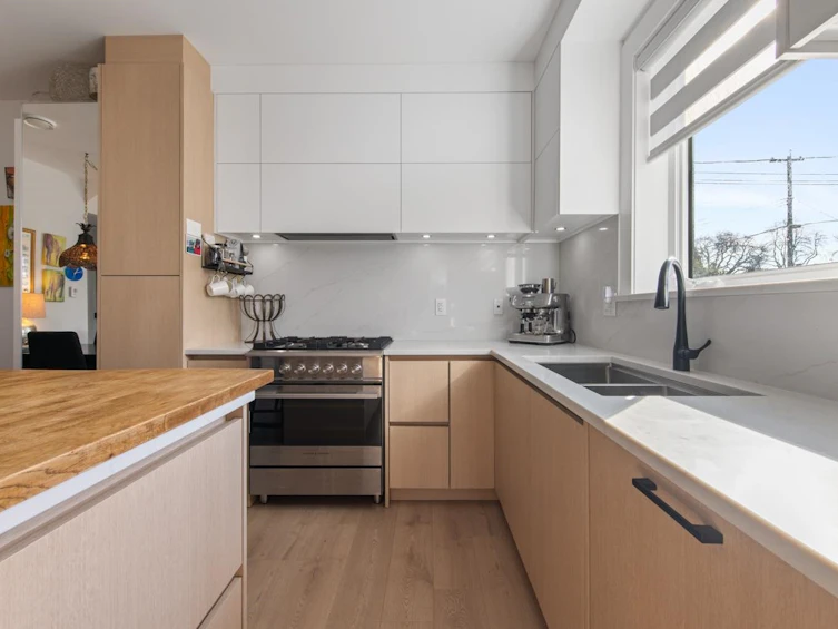 2558 Dundas Street, Vancouver, BC, V5K 1P8 - 9