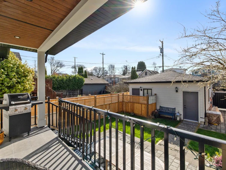 2558 Dundas Street, Vancouver, BC, V5K 1P8 - 33