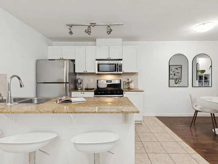 306-2636 E Hastings Street, Vancouver, BC, V5K 0A4 - 3