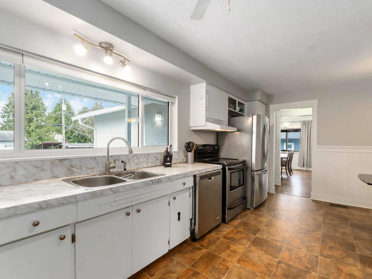 12066 Glenhurst Street, Maple Ridge, BC, V2X 6V9 - 12