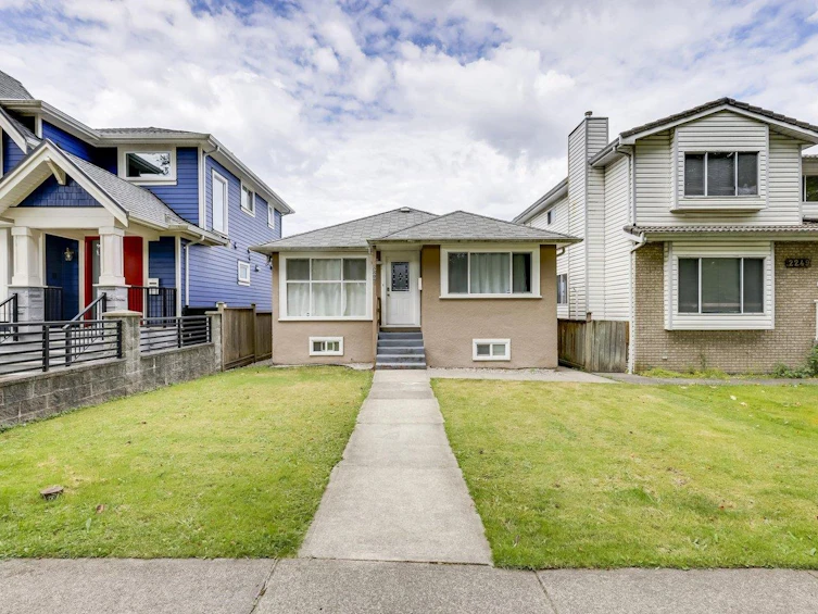 2241 E 43rd Avenue, Vancouver, BC, V5P 1M8