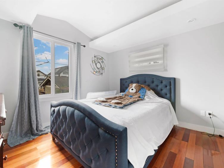 2675 Dundas Street, Vancouver, BC, V5K 1R1 - 11
