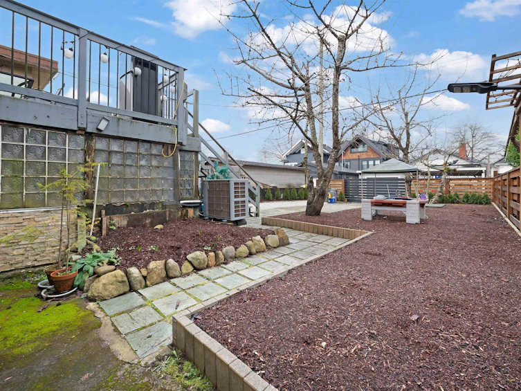 2675 Dundas Street, Vancouver, BC, V5K 1R1 - 27