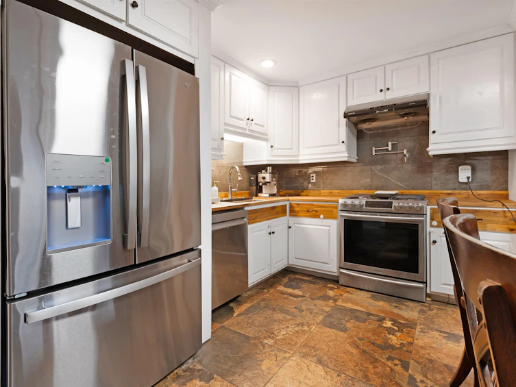 2675 Dundas Street, Vancouver, BC, V5K 1R1 - 9