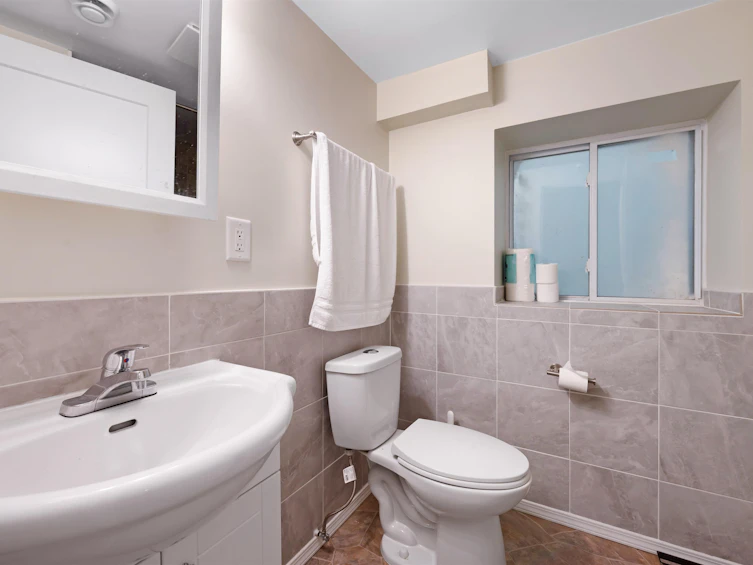 2675 Dundas Street, Vancouver, BC, V5K 1R1 - 21