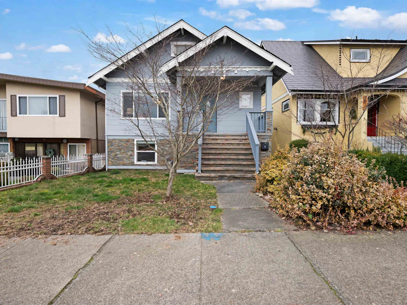 2675 Dundas Street, Vancouver BC V5K 1R1
