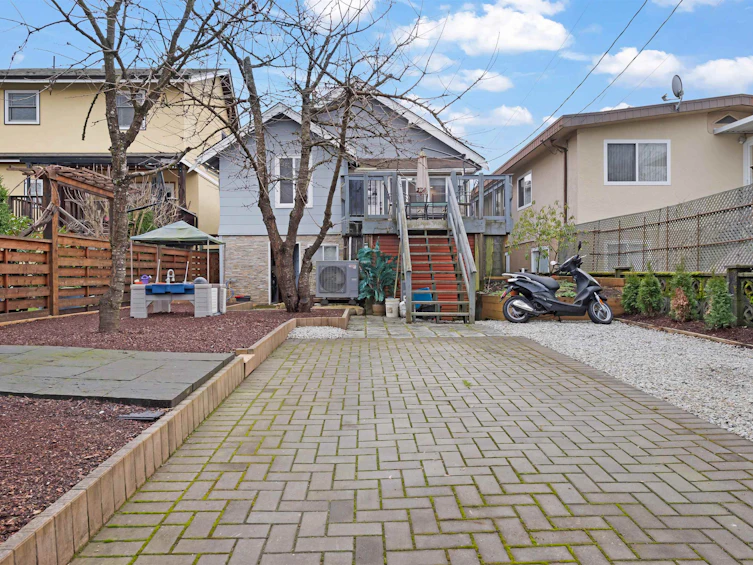 2675 Dundas Street, Vancouver, BC, V5K 1R1 - 28
