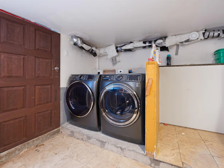 2675 Dundas Street, Vancouver, BC, V5K 1R1 - 26