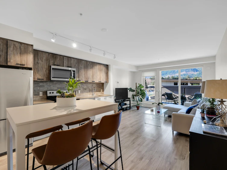 305-38013 Third Avenue, Squamish, BC, V8B 0Z8