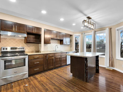 55-8888 151 Street - 5
