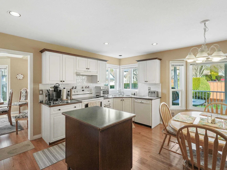 18111 68a Avenue, Surrey, BC, V3S 9C2 - 9