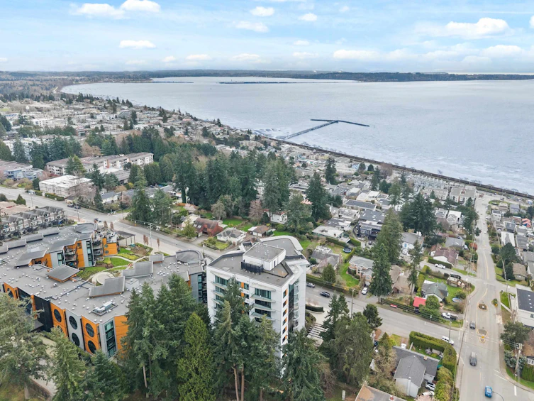 602-14825 Thrift Avenue, Surrey, BC, V4B 2J6 - 2