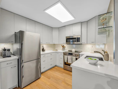 302-3461 Curle Avenue - 3