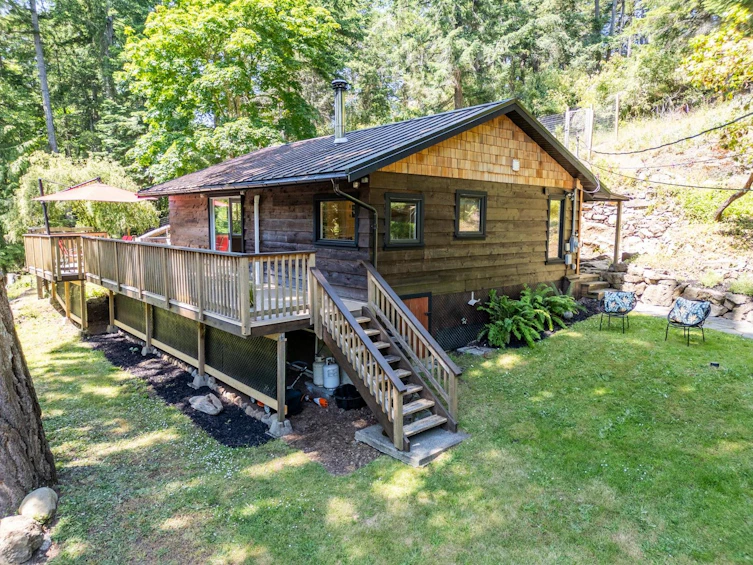 9907 Gowlland Point Road, Pender Island, BC, V0N 2M3