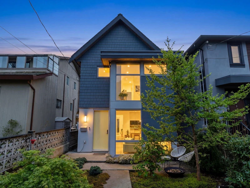 1928 Templeton Drive, Vancouver BC V5N 4W1