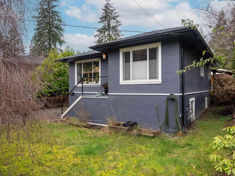 518 W 23rd Street, North Vancouver BC V7M 2B9