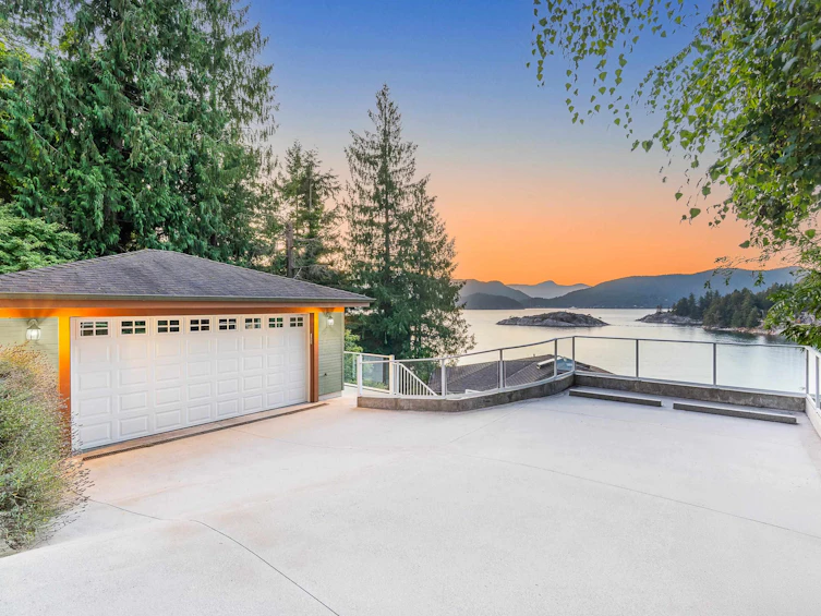 6275 Taylor Drive, West Vancouver, BC, V7W 1Y8 - 3
