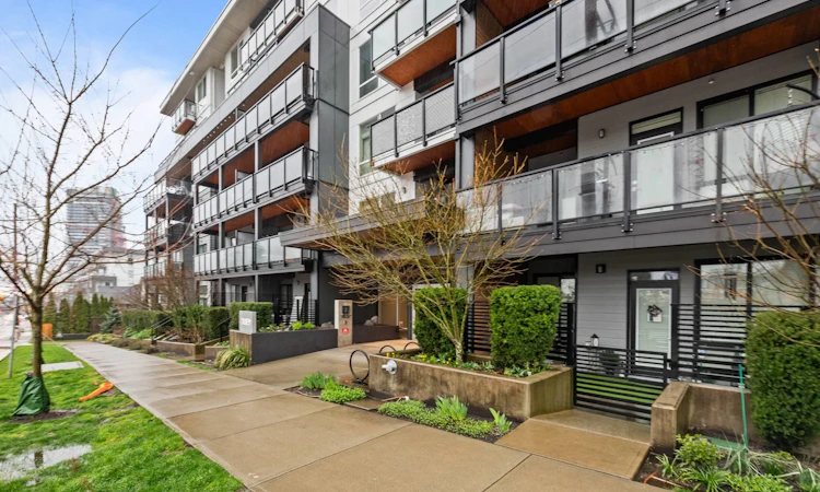 203-707 Como Lake Avenue
