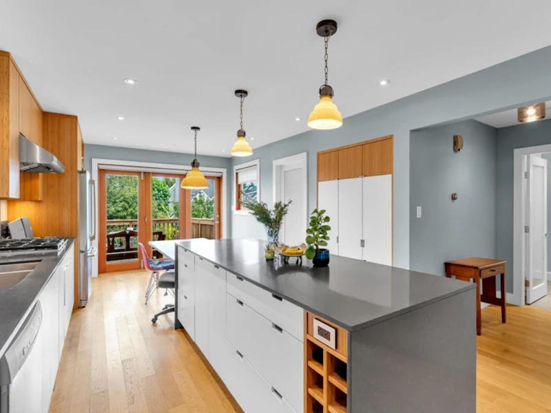 57 W 17th Avenue, Vancouver BC V5Y 1Z5