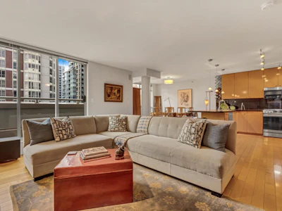1404-819 Hamilton Street - 2
