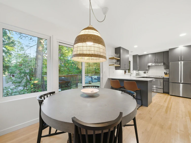 1616 Roxbury Road, North Vancouver, BC, V7G 2B2 - 8