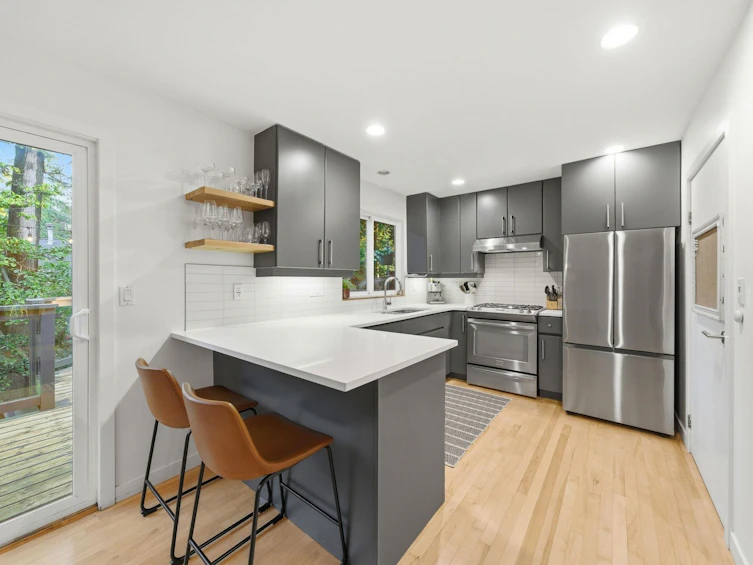 1616 Roxbury Road, North Vancouver, BC, V7G 2B2 - 9
