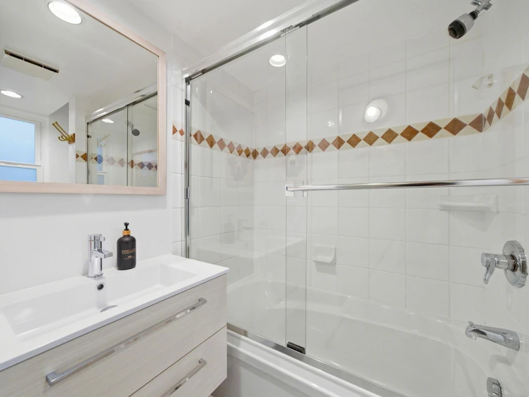 1616 Roxbury Road, North Vancouver, BC, V7G 2B2 - 19