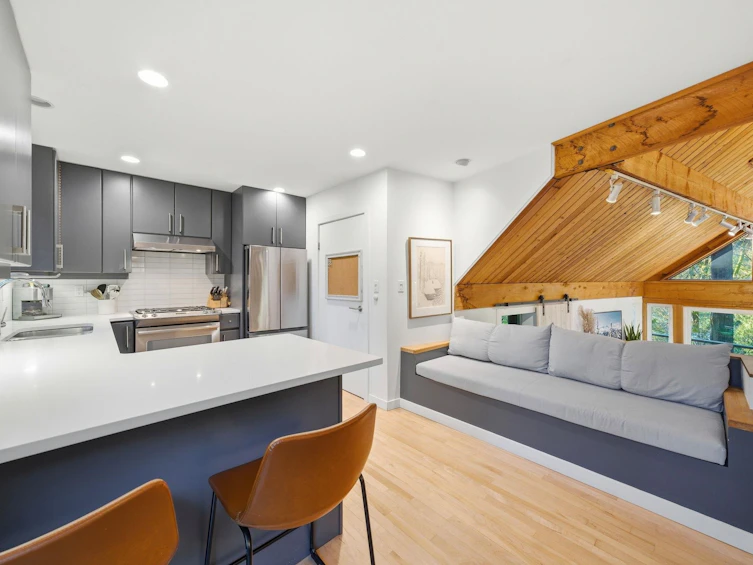 1616 Roxbury Road, North Vancouver, BC, V7G 2B2 - 11
