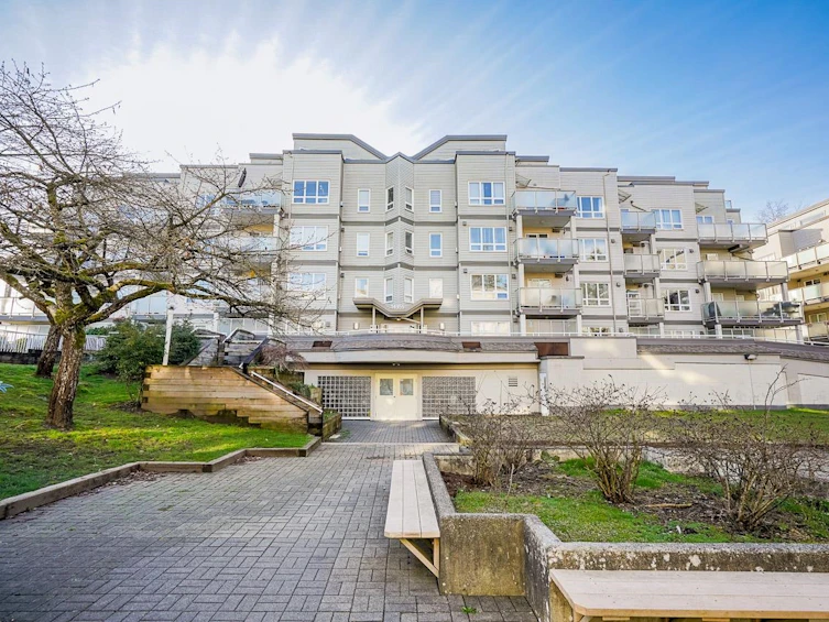 206-14355 103 Avenue, Surrey, BC, V3T 5V5