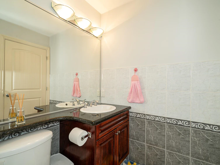 8015 11th Avenue, Burnaby, BC, V3N 2N8 - 16
