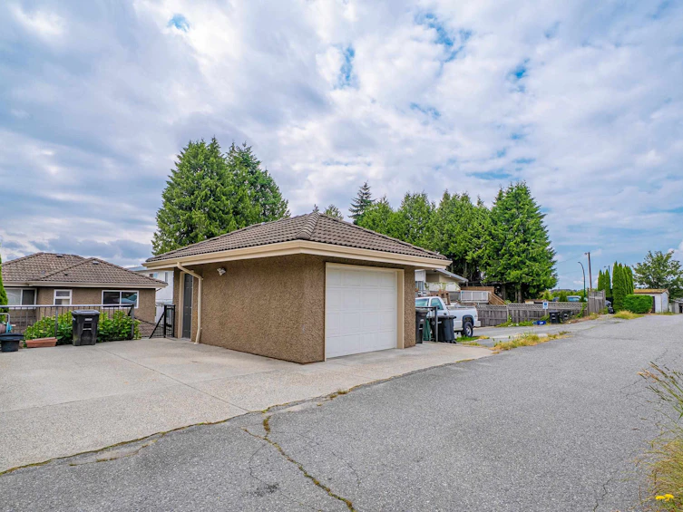 8015 11th Avenue, Burnaby, BC, V3N 2N8 - 6