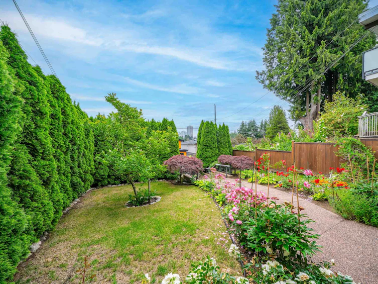 8015 11th Avenue, Burnaby, BC, V3N 2N8 - 4