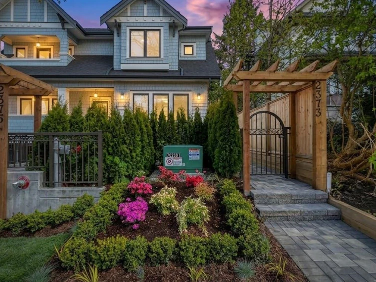 2373 W 7th Avenue, Vancouver, BC, V6K 1Y4 - 2