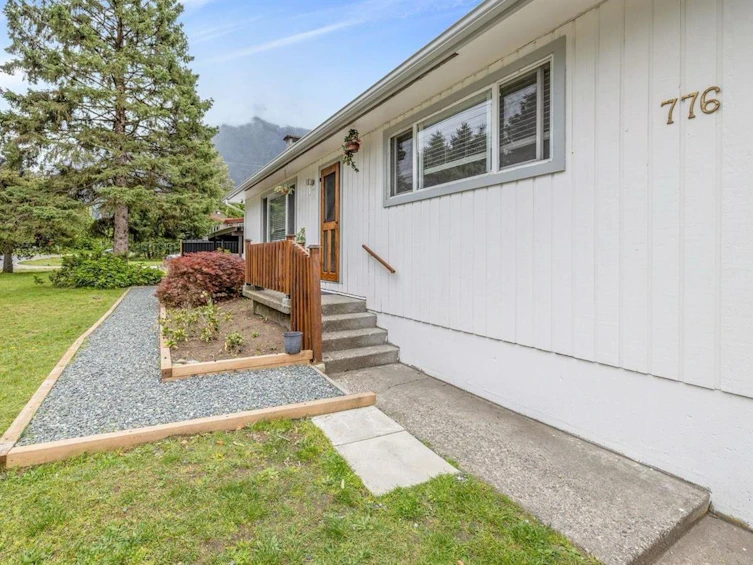 776 7th Avenue, Hope, BC, V0X 1L4 - 9